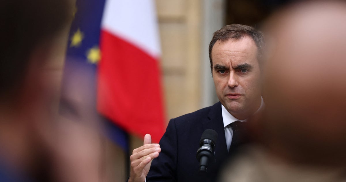 Prancūzijos premjeras atsistatydino vos po 14 valandų nuo vyriausybės sudarymo