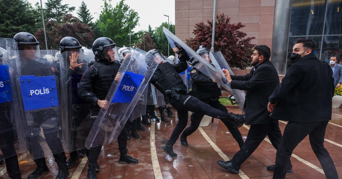 Turkijos policija šturmavo opozicinės partijos būstinę Ankaroje