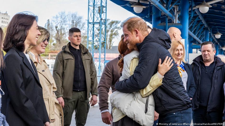 Princas Harry netikėtai apsilankė Kyjive ir paragino nutraukti karą