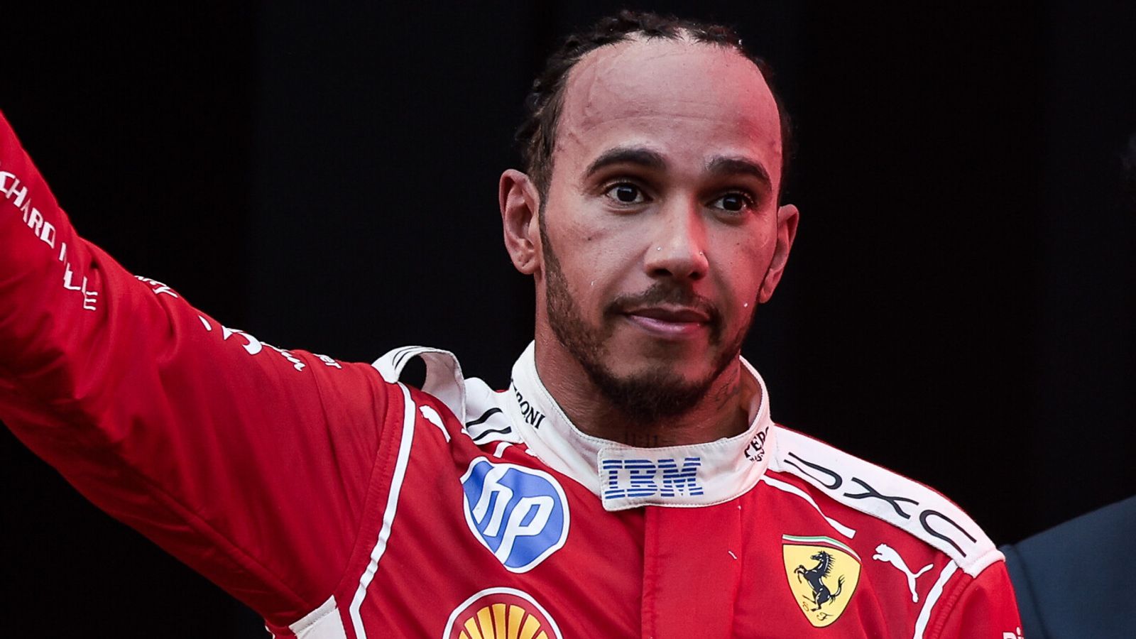 L. Hamiltonas po „Ferrari“ strateginės klaidos iškovojo trečiąją vietą Sepange