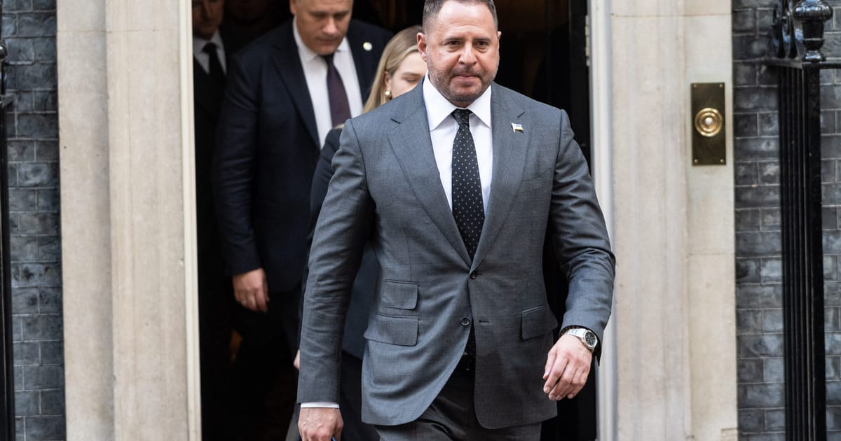 Ukrainos prezidento kanceliarijos vadovas A. Jermakas atleistas po korupcijos skandalo ir konflikto su V. Zelenskiu