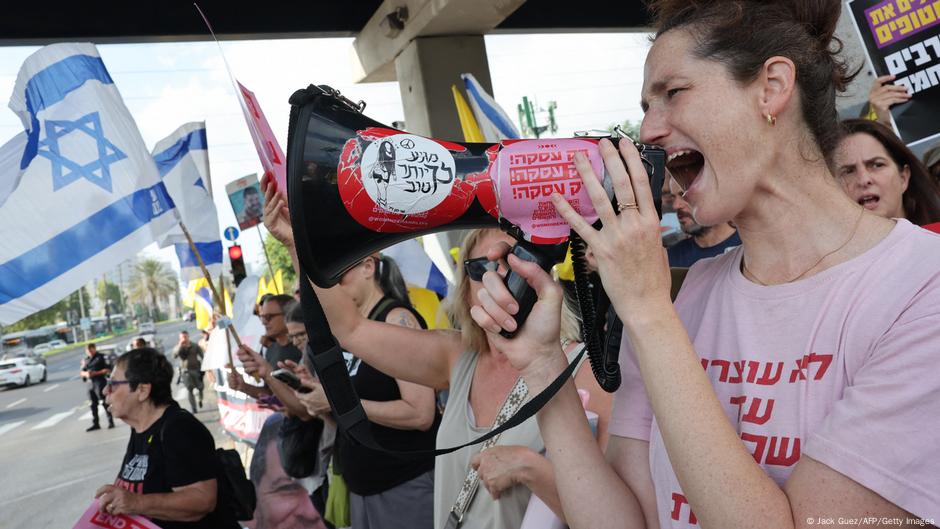 Izraelyje protestuotojai reikalauja įkaitų paleidimo ir karo pabaigos