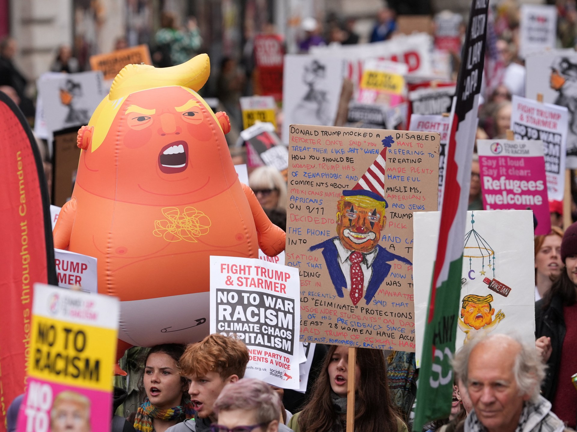 Šimtai protestuotojų Londone ir Windsore priešinosi D. Trumpo vizitui
