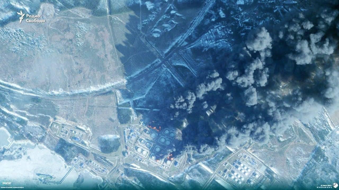 Masinės Ukrainos dronų atakos drebina Rusiją 