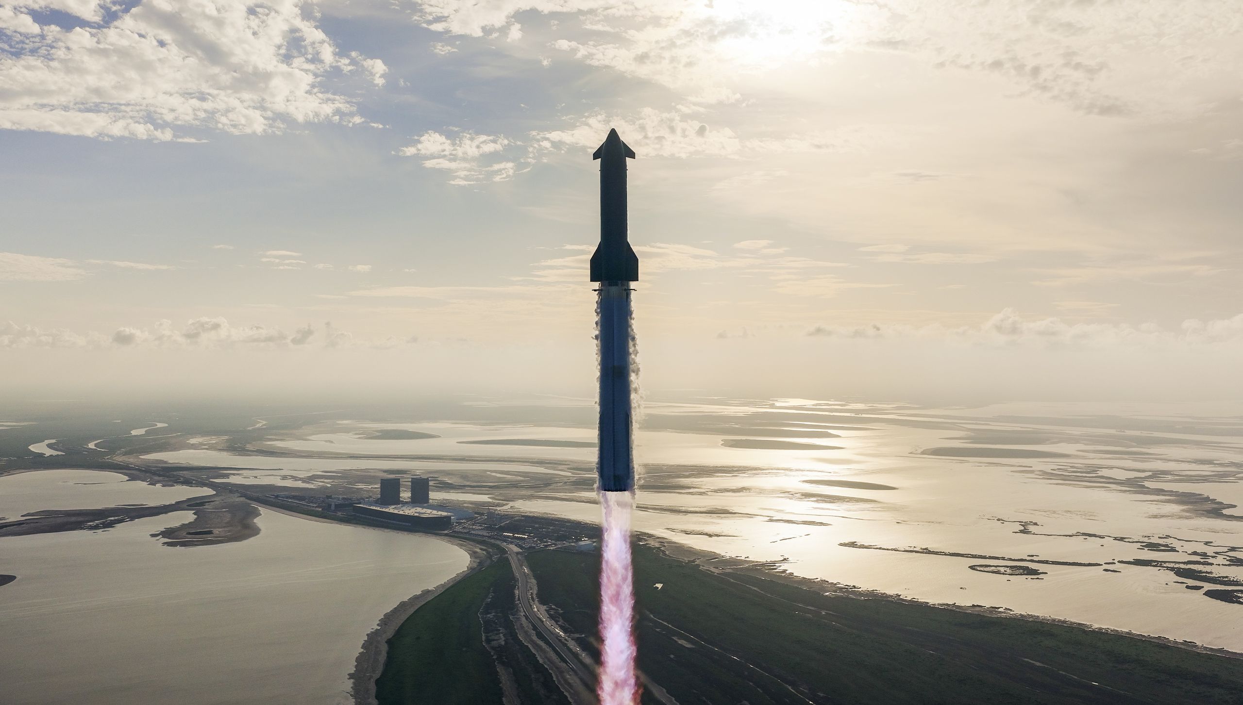 „SpaceX“ sėkmingai išbandė „Starship“ raketą ruošiantis astronautų kelionei į Mėnulį