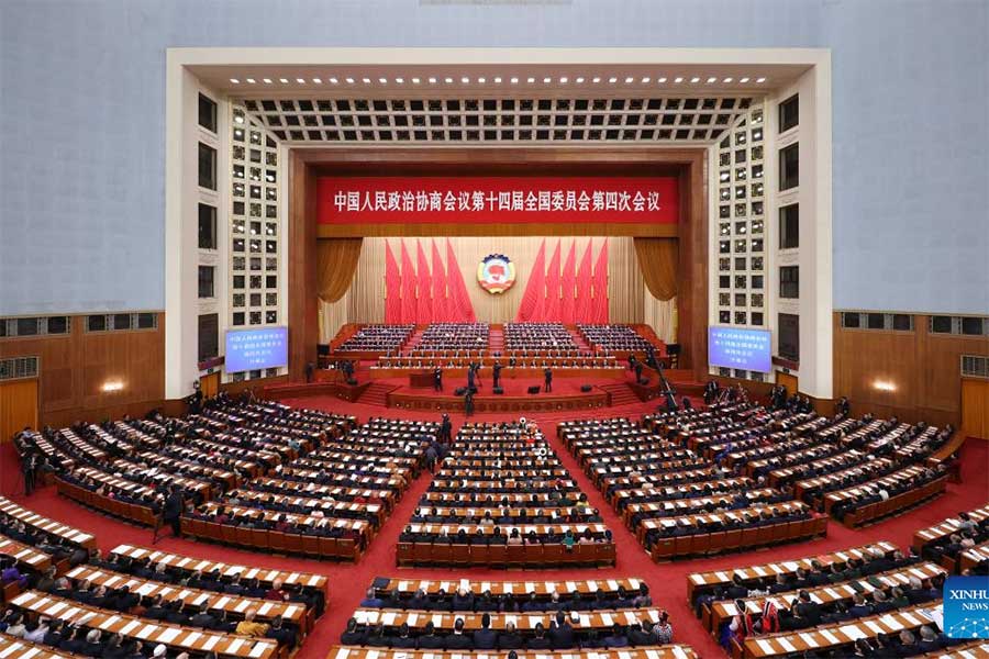 Kinija pristato naują penkmečio planą ir lėtina ekonomikos augimo tikslus