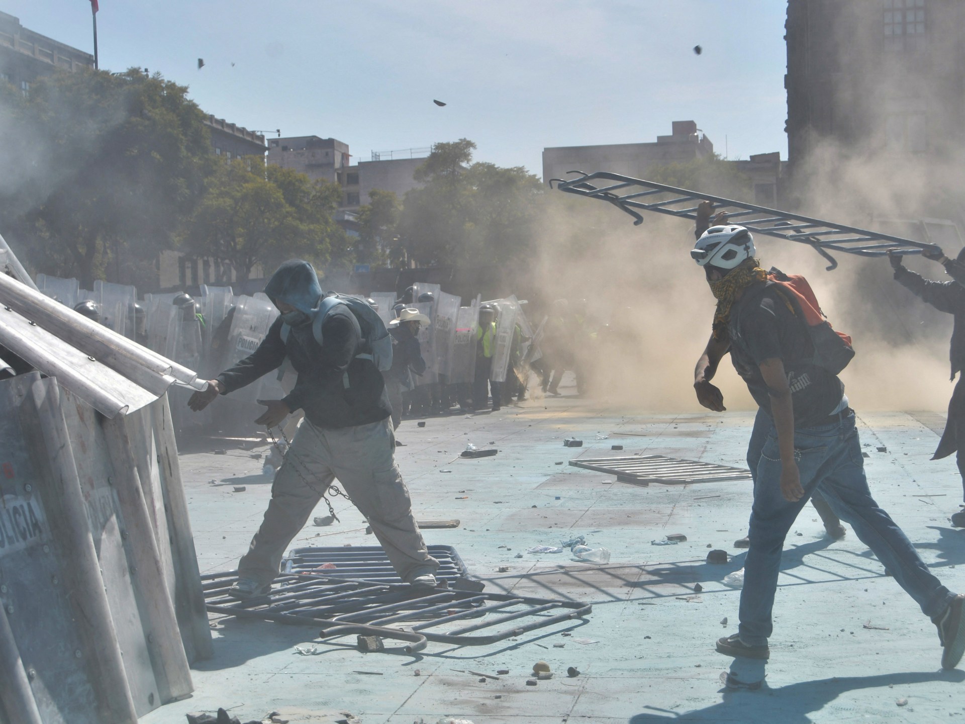 Meksike tūkstančiai Z kartos atstovų protestavo prieš korupciją ir nesaugumą