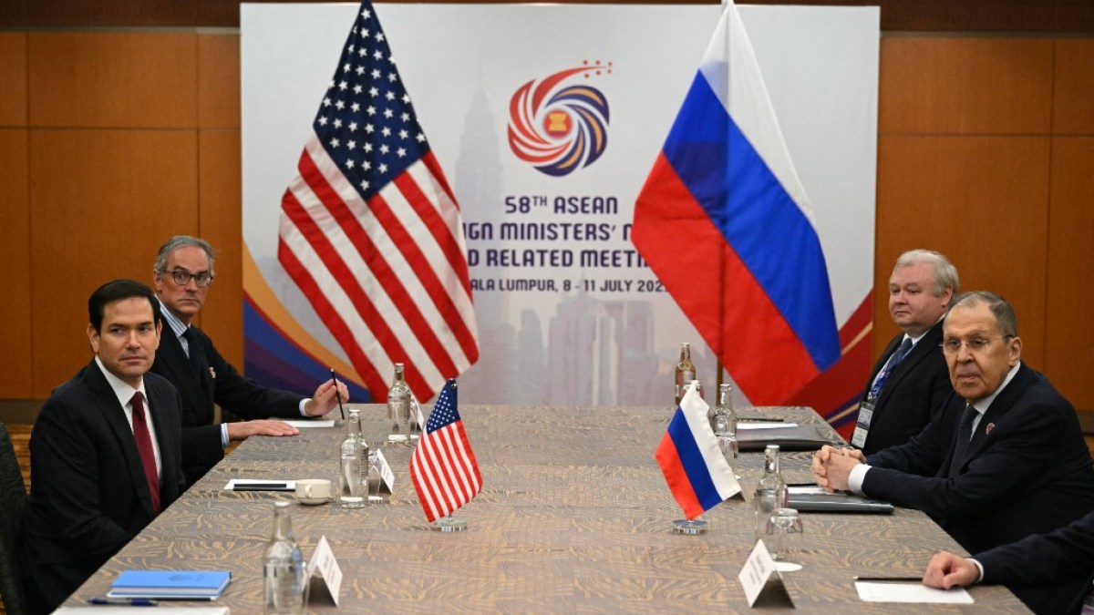 JAV ir Rusijos diplomatai aptarė Ukrainos karą ASEAN susitikime