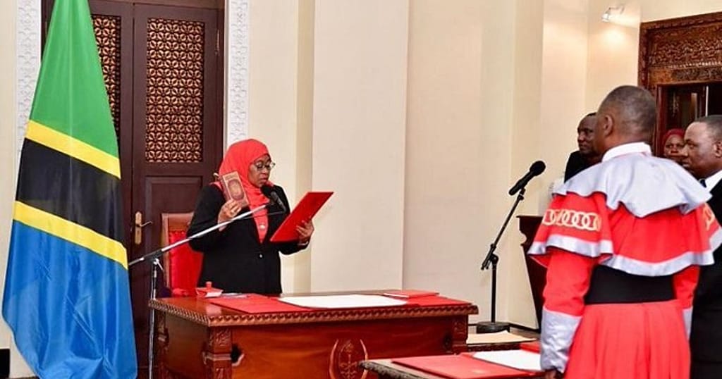 Tanzanijos prezidentė prisaikdinta po kruvino rinkimų protesto