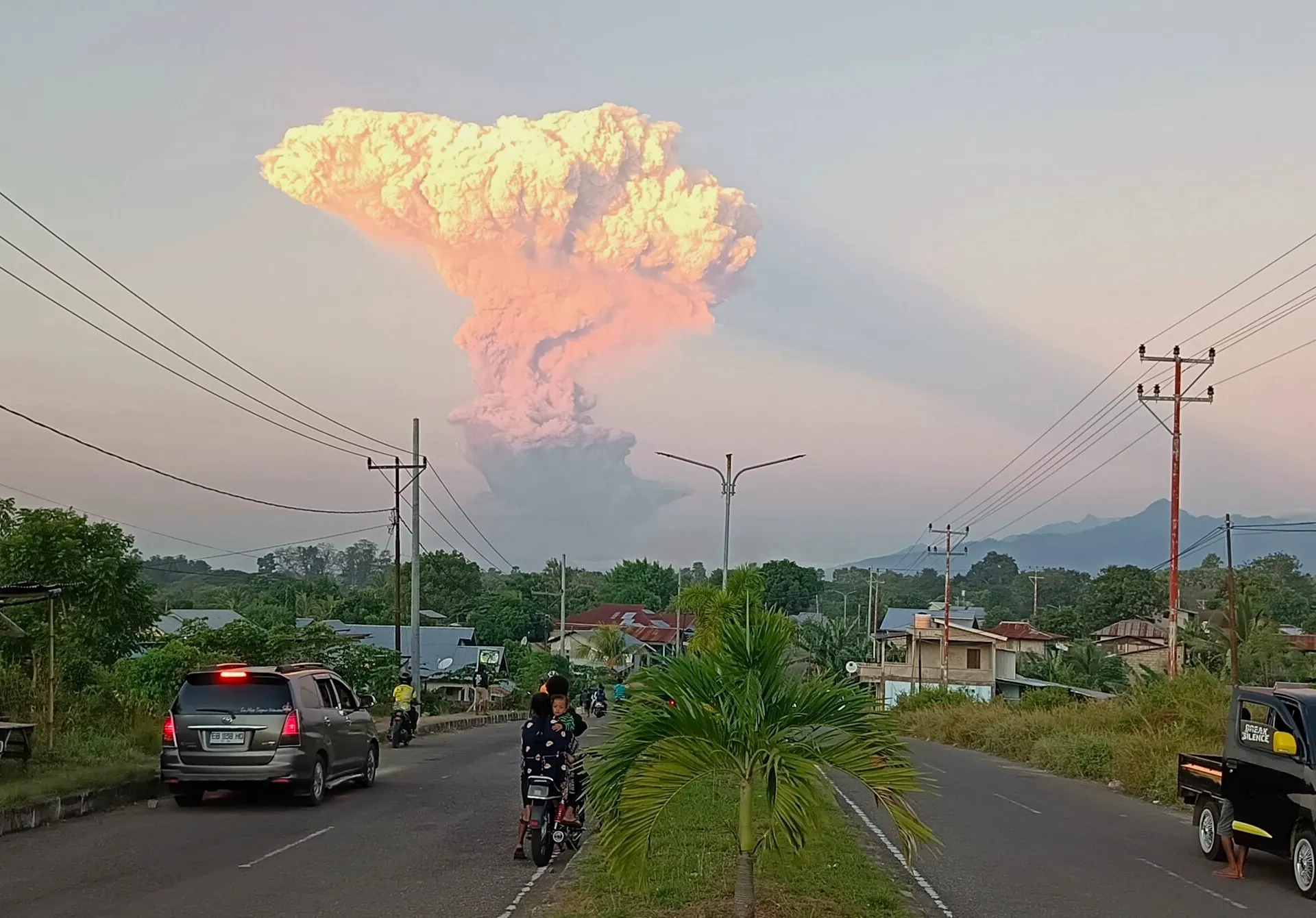 Indonezijoje išsiveržė Mount Lewotobi Laki-laki ugnikalnis