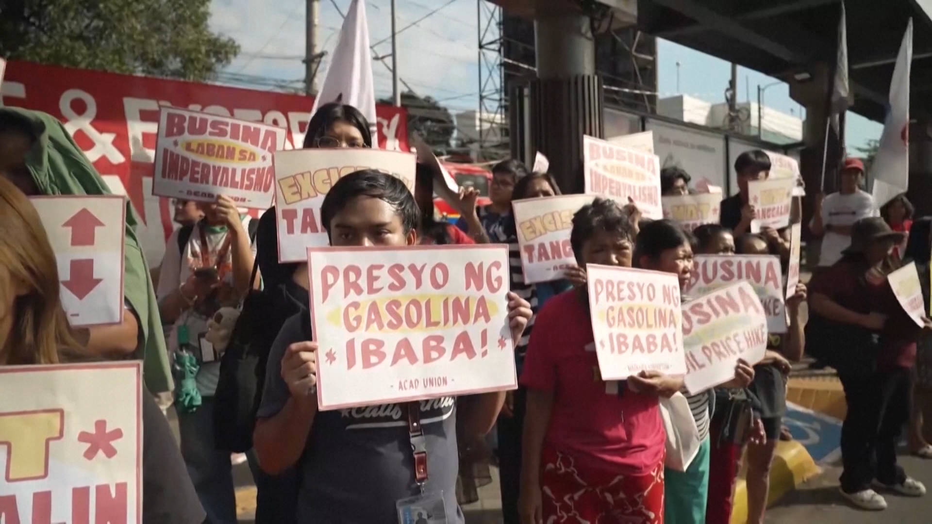 Filipinai skelbia energetikos krizę dėl karo Artimuosiuose Rytuose