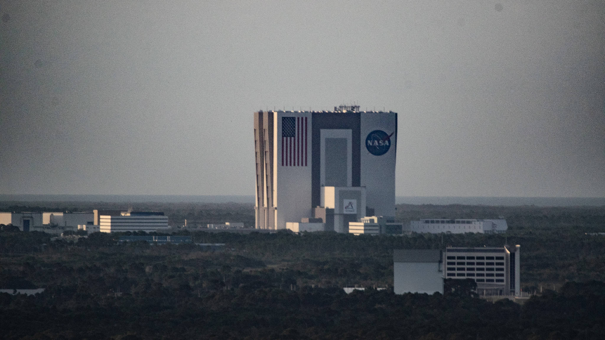 D. Trumpas siūlo drastiškai mažinti NASA biudžetą