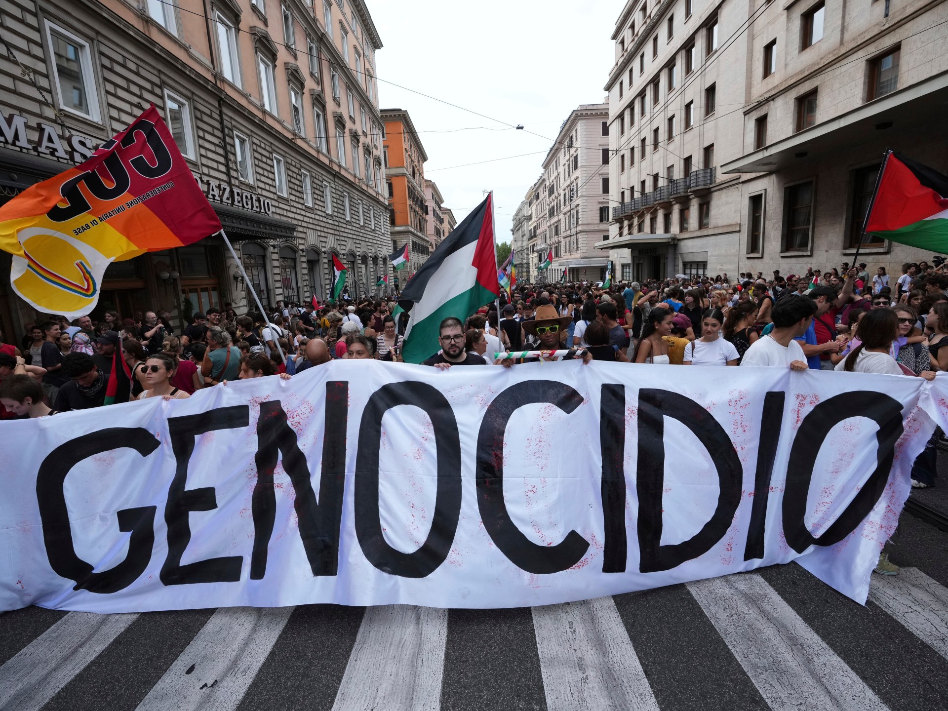 Italijoje dešimtys tūkstančių protestavo prieš karą Gazoje