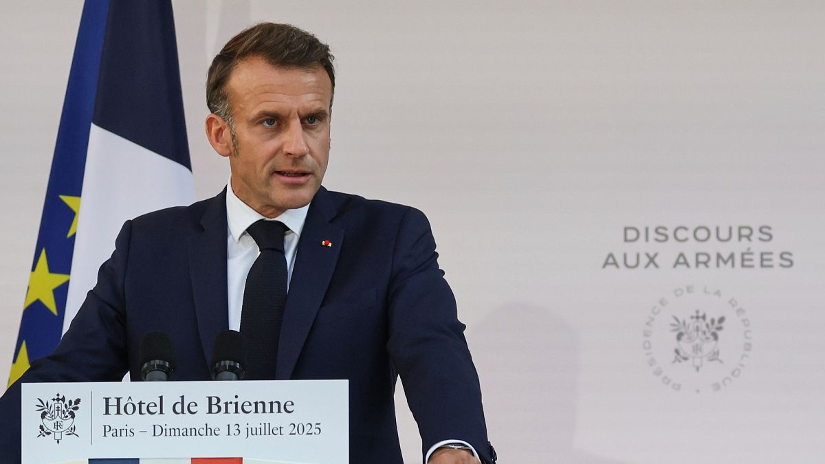 E. Macronas: Prancūzija padvigubins gynybos biudžetą iki 2027 m.