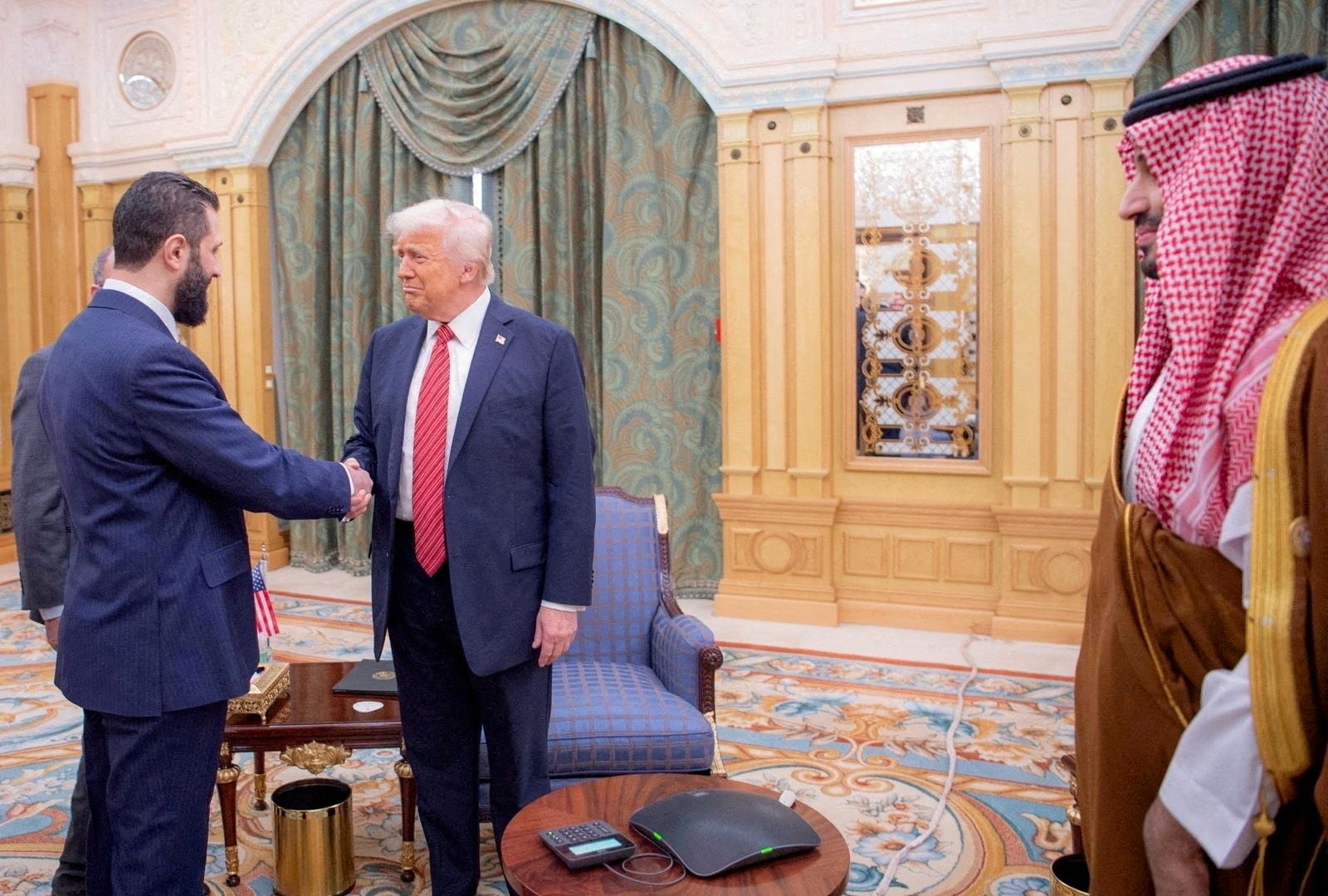 Sirijos prezidentas al-Sharaa tapo pirmuoju nuo 1946 m. apsilankiusiu Baltuosiuose rūmuose