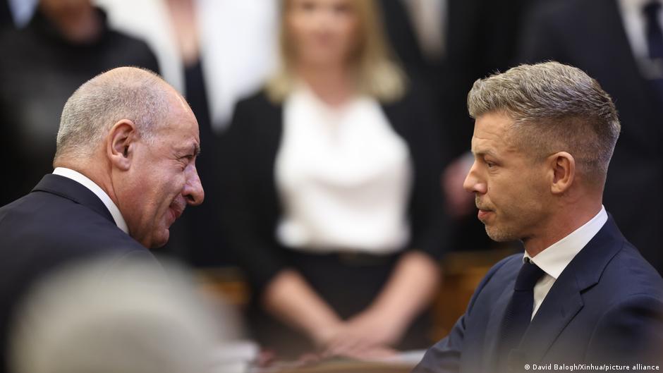 Vengrijos premjeras planuoja keisti konstituciją ir atleisti prezidentą