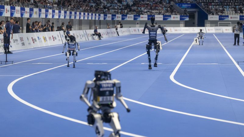 Pekine pasibaigė pirmosios pasaulio humanoidinių robotų žaidynės