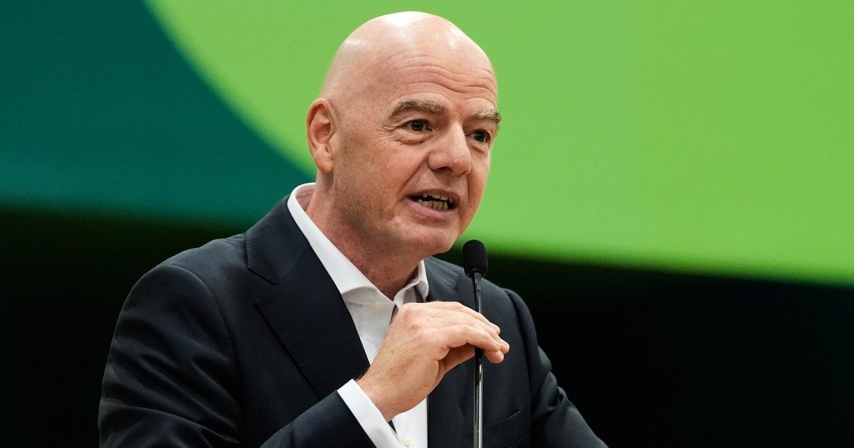 FIFA gina prezidentą nuo spaudimo trauktis