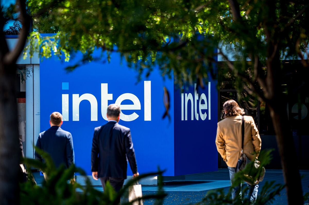 JAV vyriausybė siekia įsigyti „Intel“ akcijų paketą