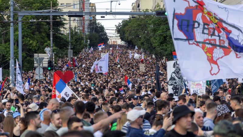 Serbijos prezidentas žada trauktis, bet protestai tęsiasi