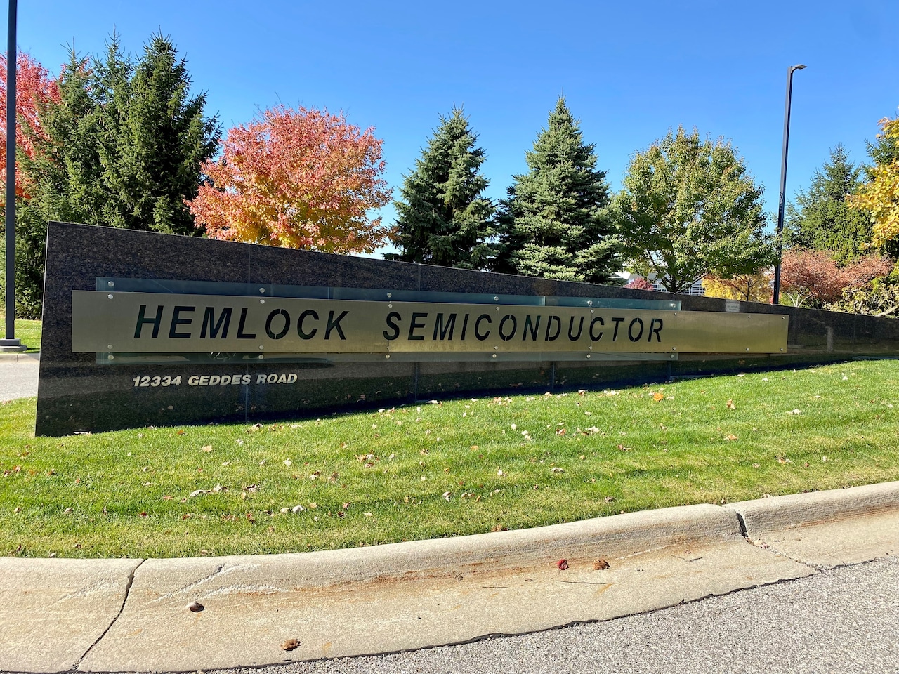 Hemlock's Big Boost: $325M to Silicon-ize America